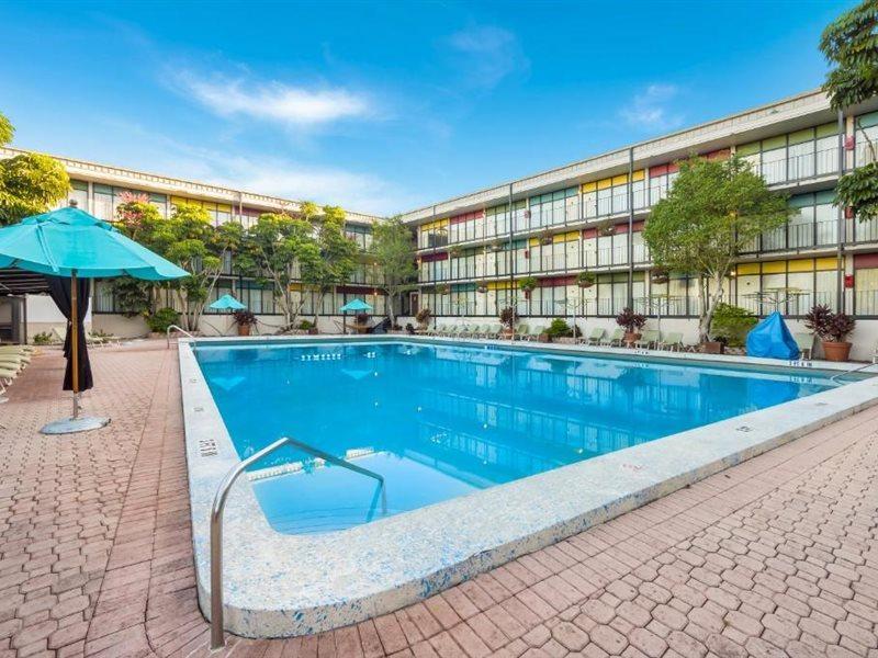Hotel Quality & Conference Center