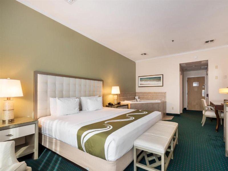 Quality & Conference Center Hotel 2*